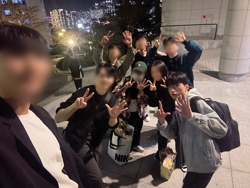 찍었던 수많은 마감샷 중 하나. 고생 많았어요!